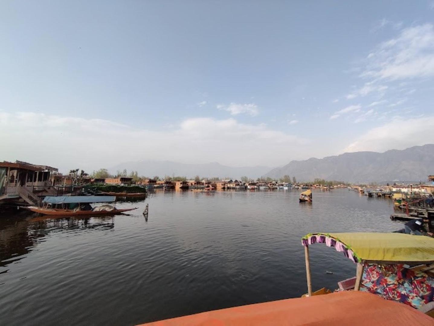 Young Bombay Premium Heritage Houseboat Srīnagar Esterno foto